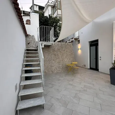 Chez Elena With Shared Terrace Overlooking The Sea