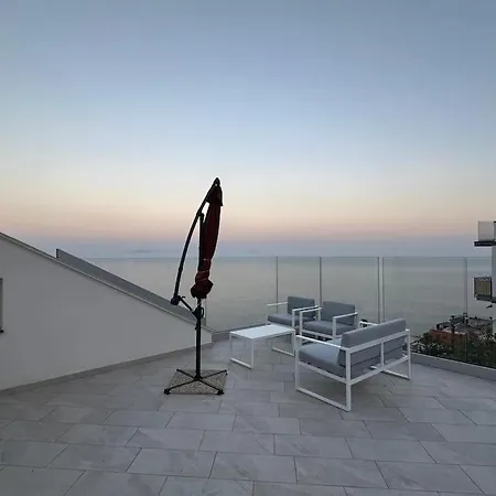 Apartamento Chez Elena With Shared Terrace Overlooking The Sea *